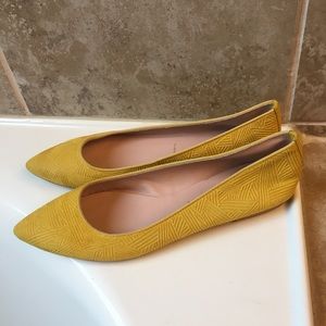 Lovely yellow flats by Summit